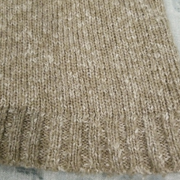 Bcbg max azria sweater size medium - Picture 5 of 5